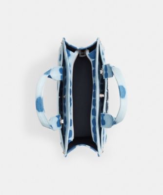 オンライン限定】カーゴ トート バッグ・タイダイ | COACH